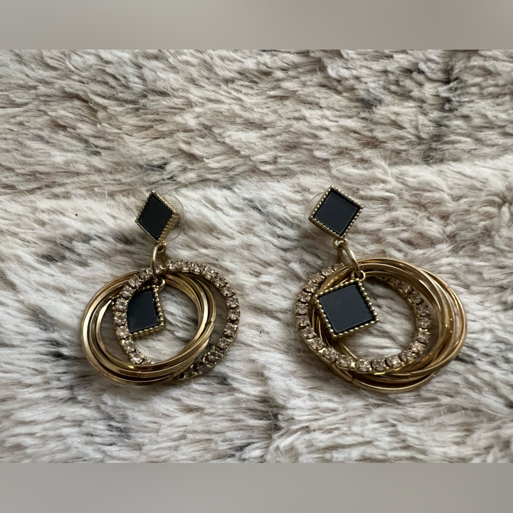 Women’s earring set